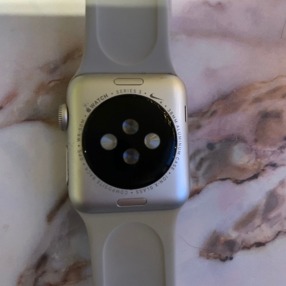 Apple Watch Series 3 38mm - Picture 2 of 5